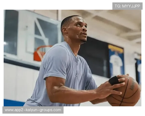 球星恢复训练被官方晒出，粉丝评论炸裂